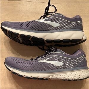 Womens Brooks Ghost 12 Purple Athletic Running Shoes size 9.5